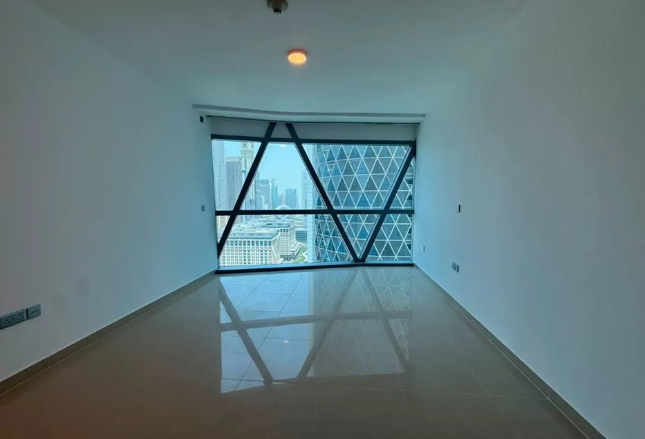 Fully Refurbished | DIFC l High Floor !!!
