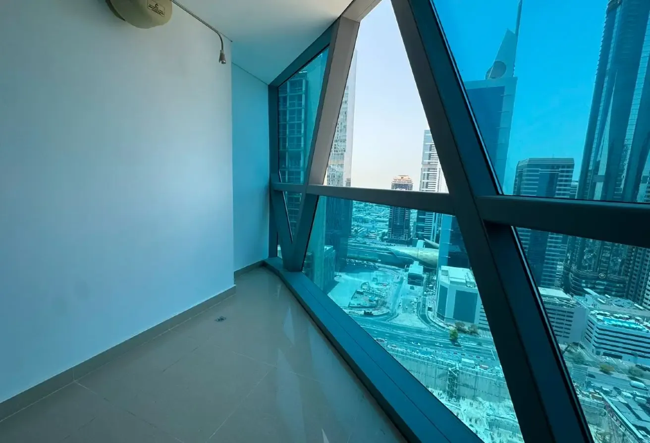 Fully Refurbished | DIFC l High Floor !!!