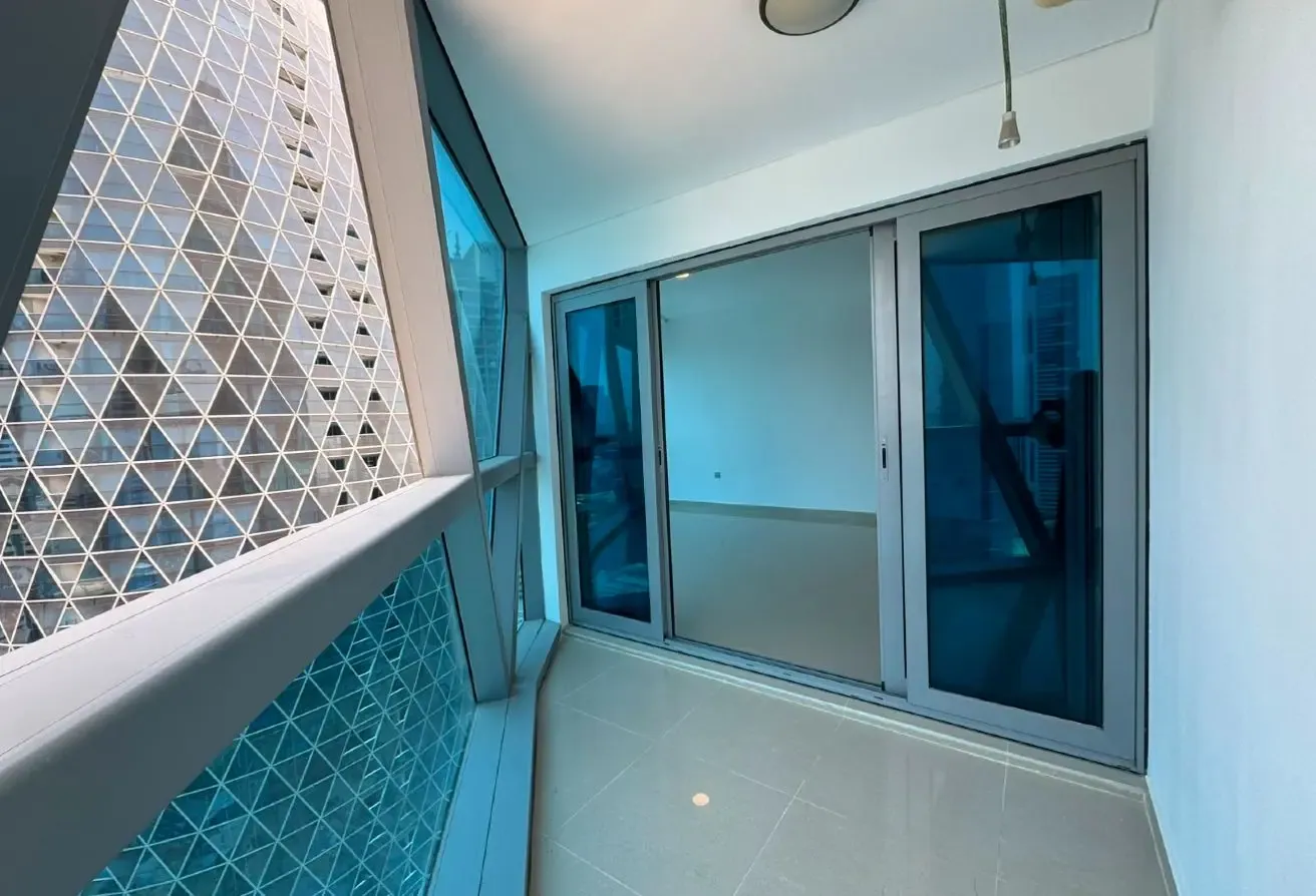 Fully Refurbished | DIFC l High Floor !!!