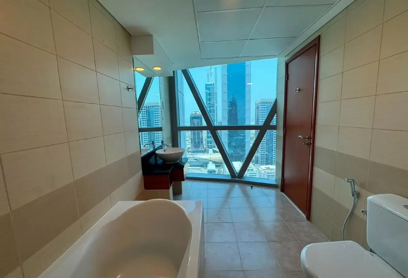 Fully Refurbished | DIFC l High Floor !!!