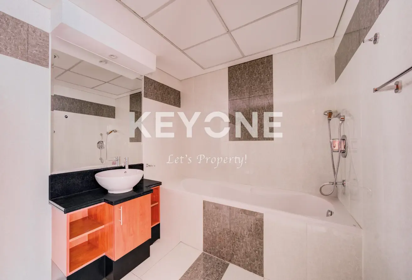 Spacious 1-Bedroom | Vacant | High Floor