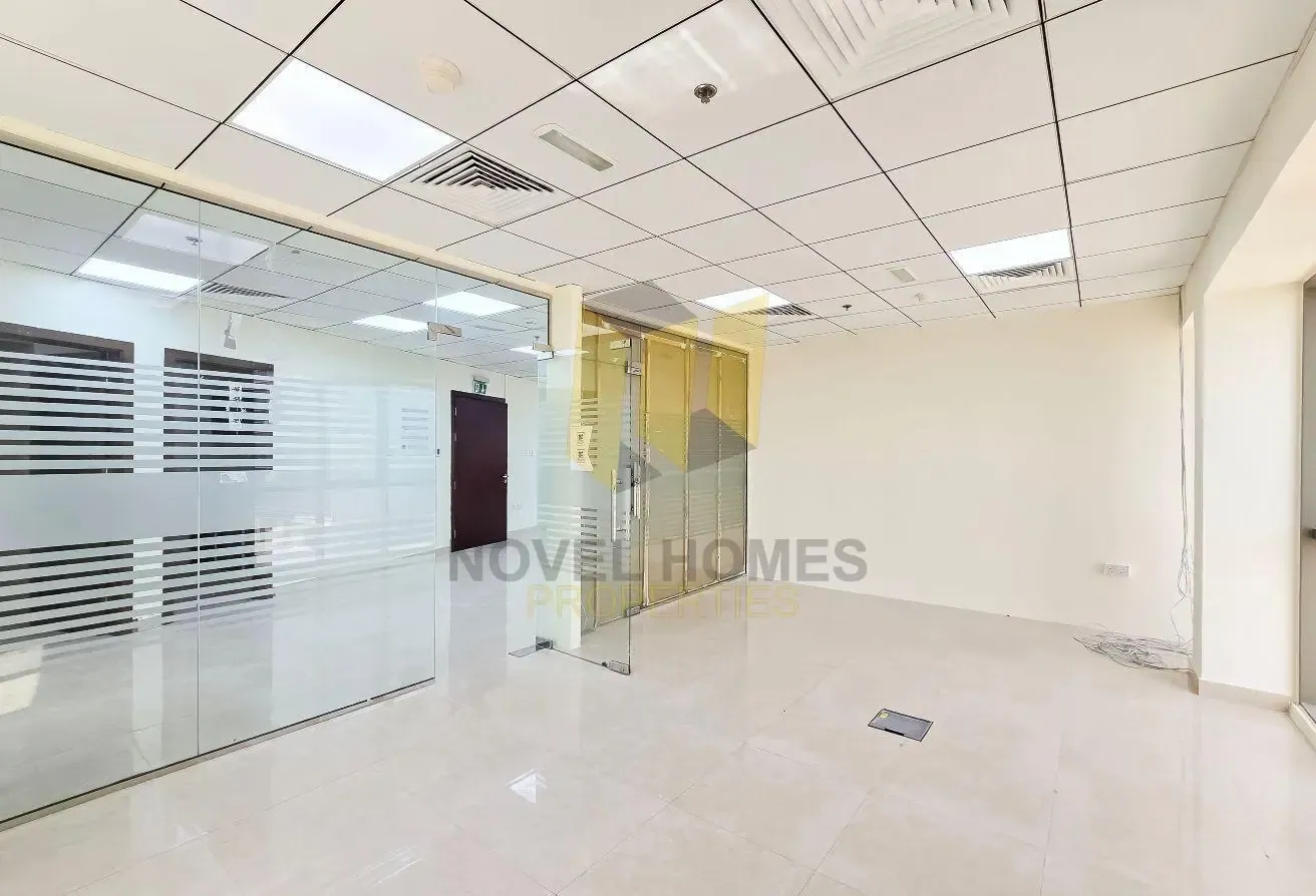 READY TO MOVE | FITTED OFFICE | 3 PARKING SLOTS