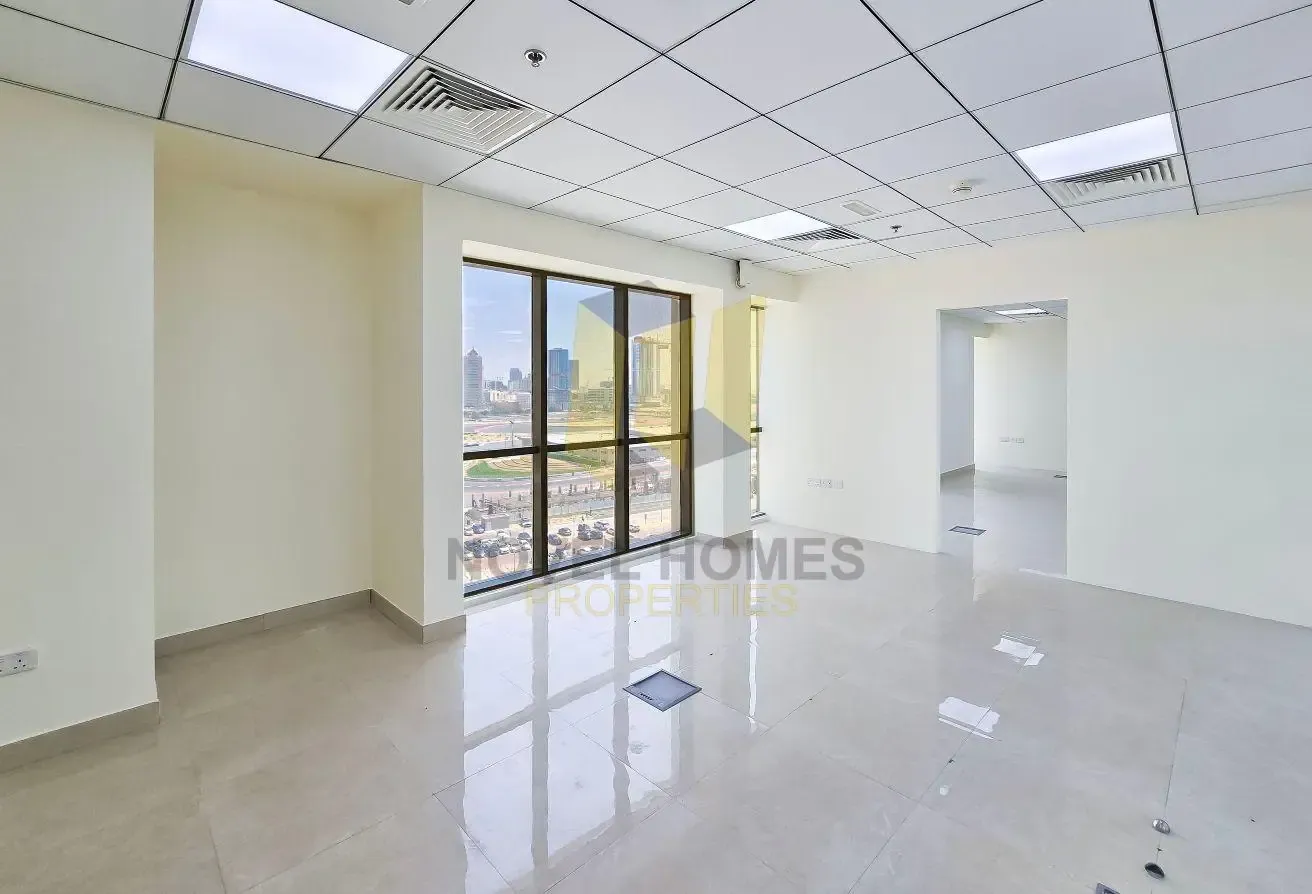 READY TO MOVE | FITTED OFFICE | 3 PARKING SLOTS