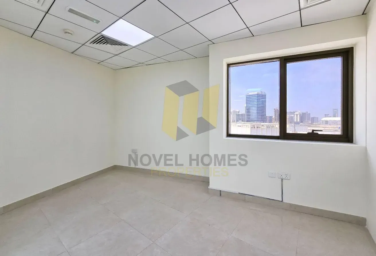 READY TO MOVE | FITTED OFFICE | 3 PARKING SLOTS