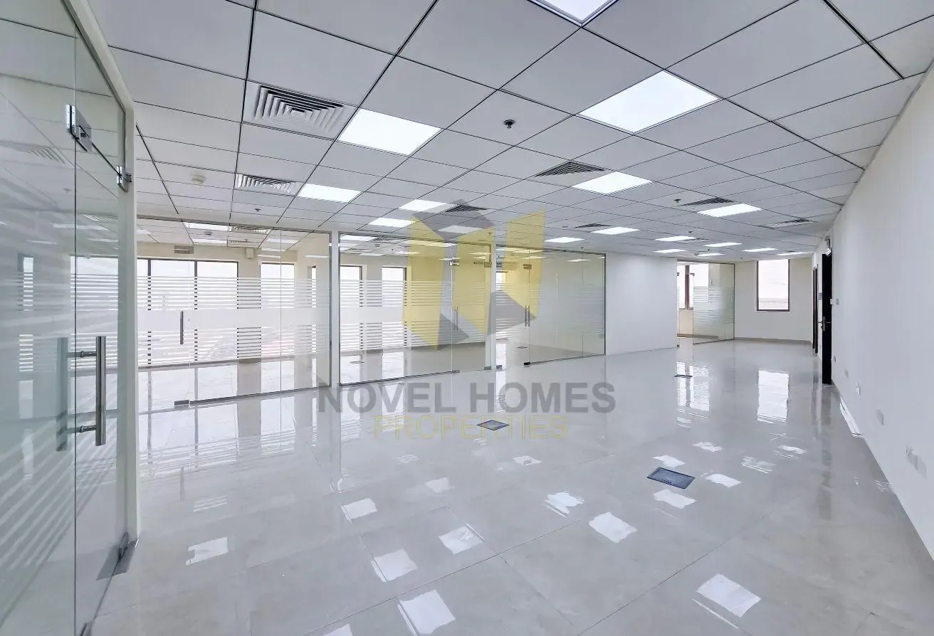 READY TO MOVE | FITTED OFFICE | 3 PARKING SLOTS