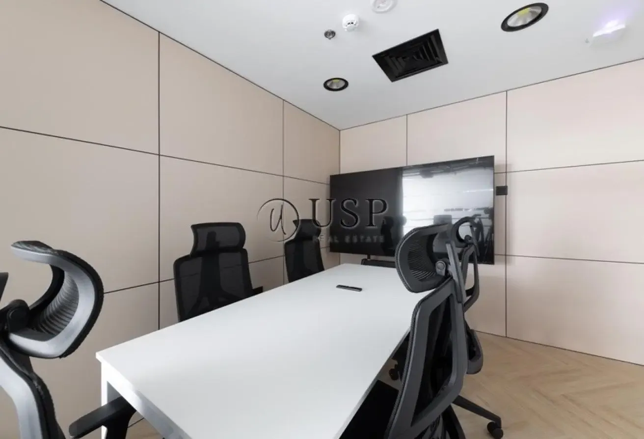 Full Floor l Size: 8,798 sq ft  l Canal View