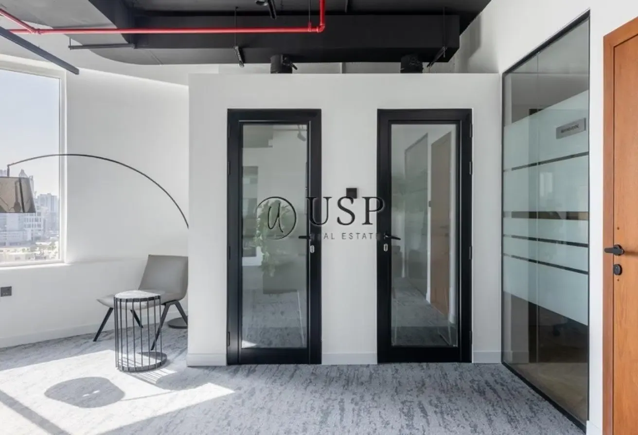 Full Floor l Size: 8,798 sq ft  l Canal View