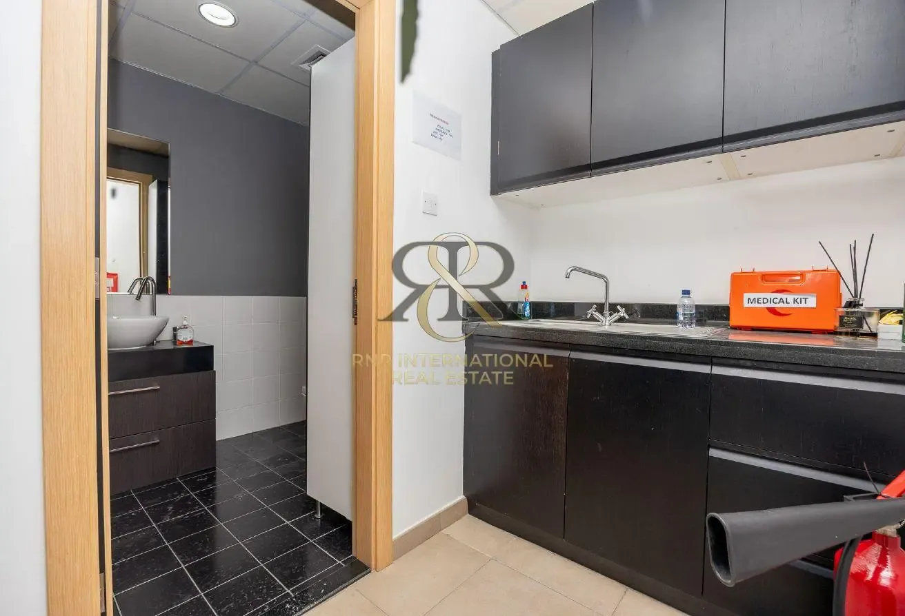 Fitted Office with Pantry and Toilet | Uptown View