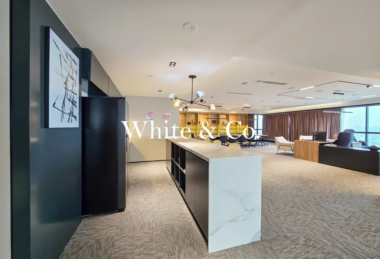 Vacant Now | Full Floor | Panoramic Views