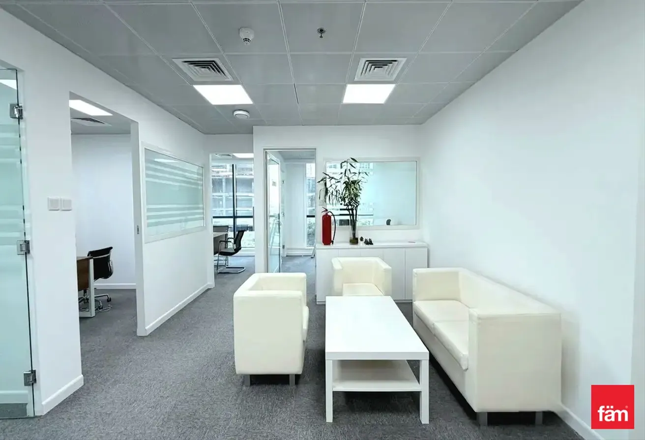 Fully Fitted | 2 parkings | Vacant | Low Floor