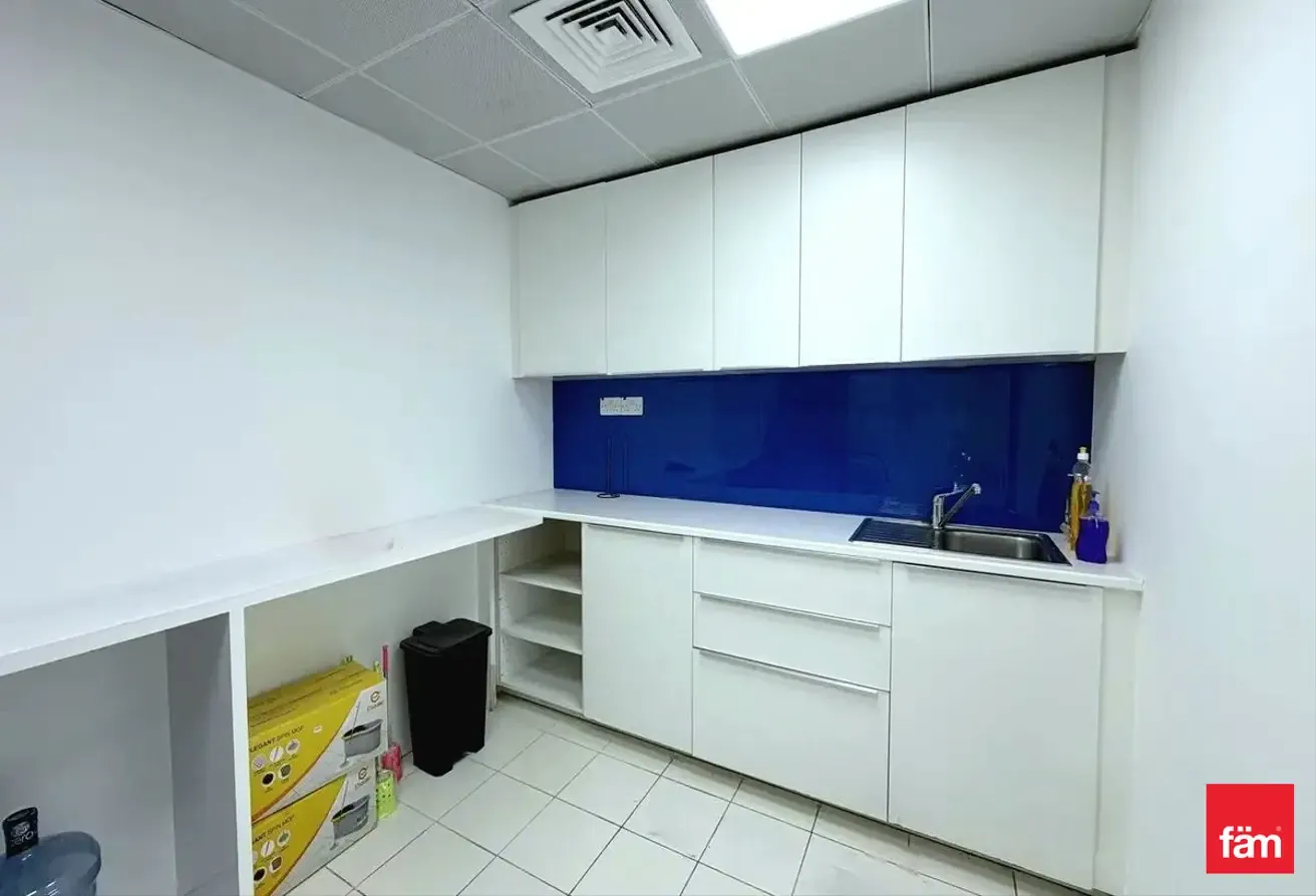 Fully Fitted | 2 parkings | Vacant | Low Floor