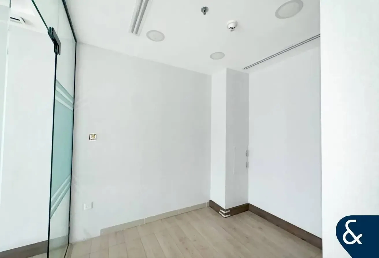 Canal Views | Fully Fitted | Good Value