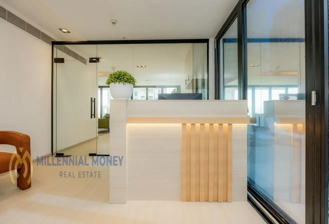 Stylish Furnished  | Bright & Spacious | VOT
