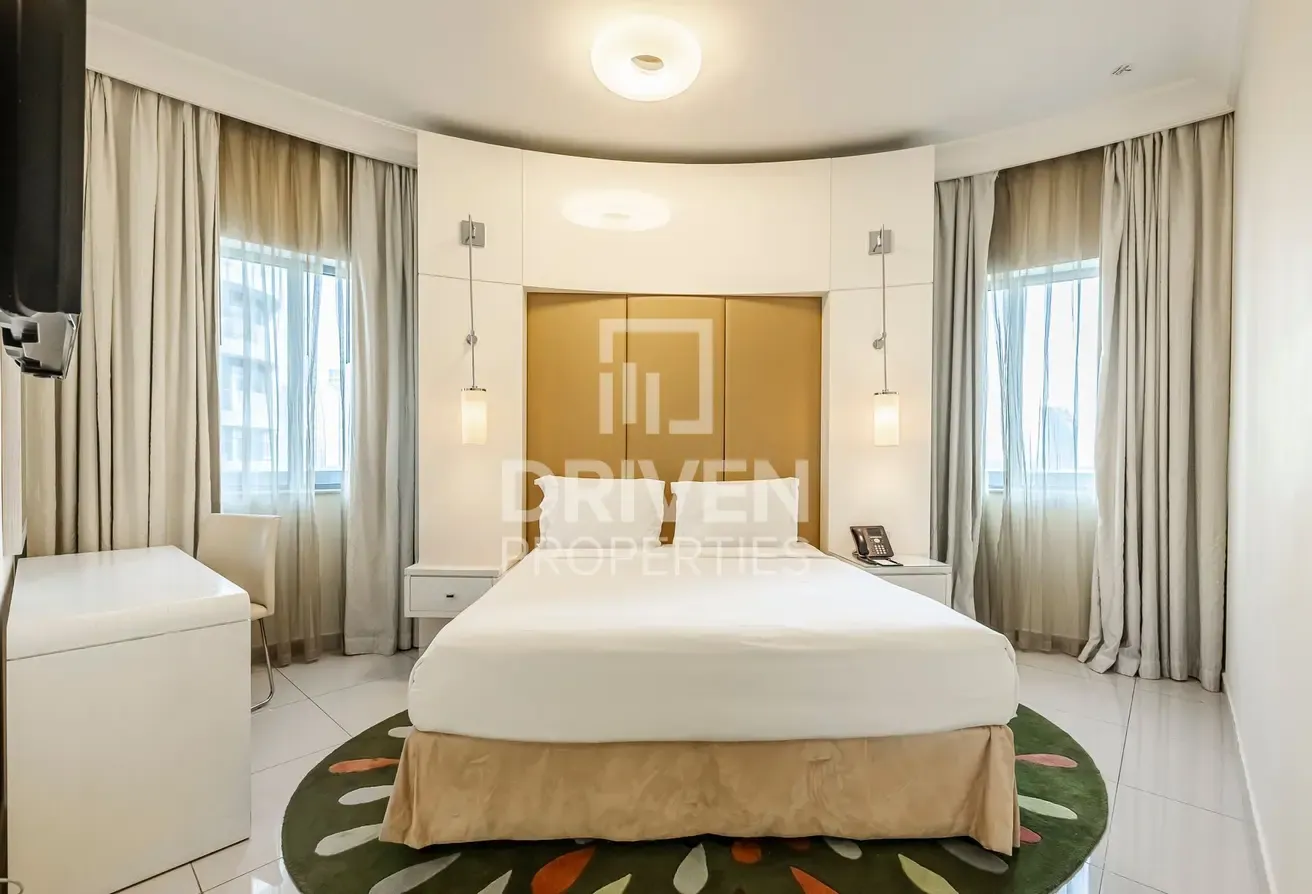 Fully Furnished | Burj Khalifa View | Vacant