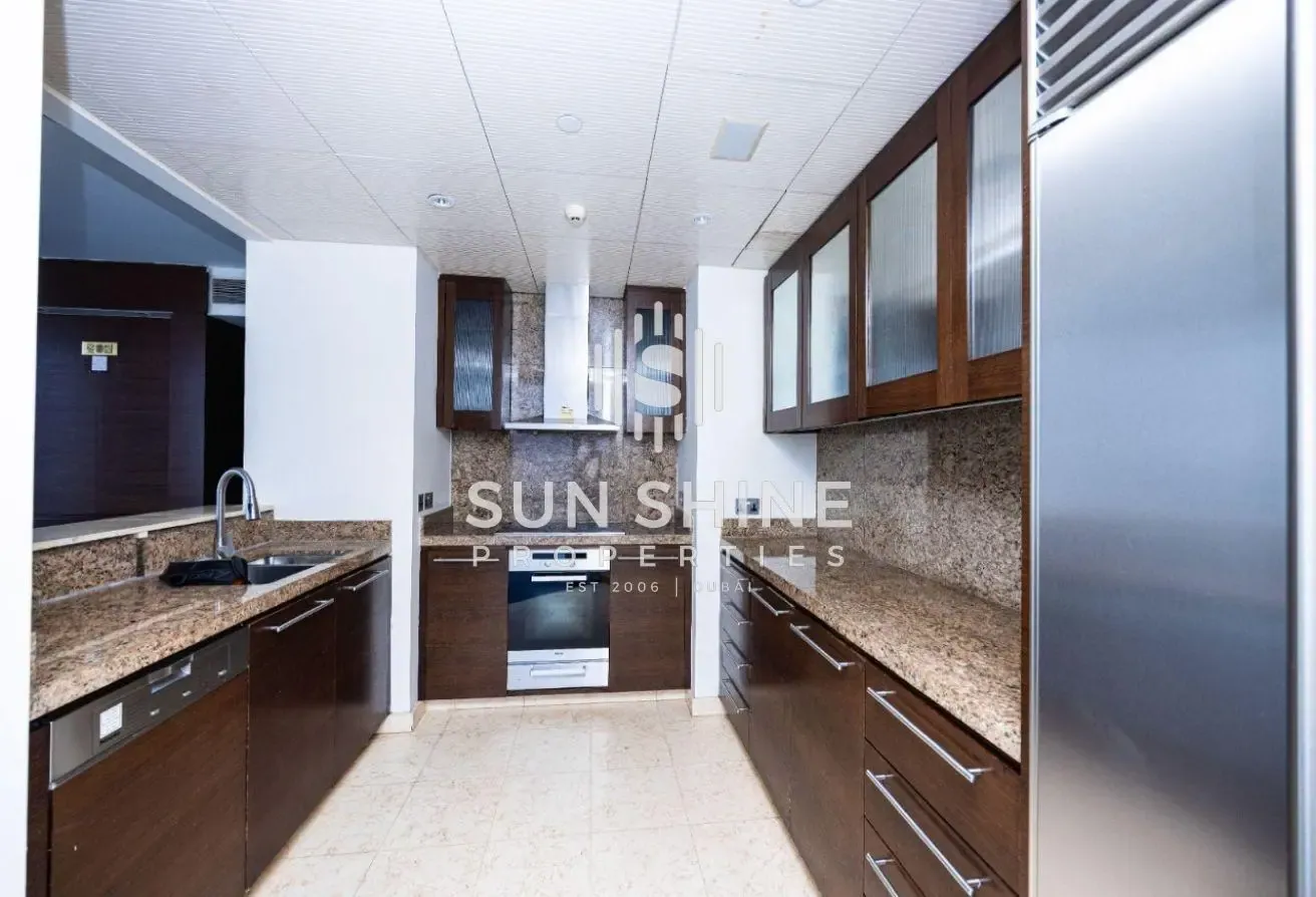 Vacant - Full Fountain View - High Floor
