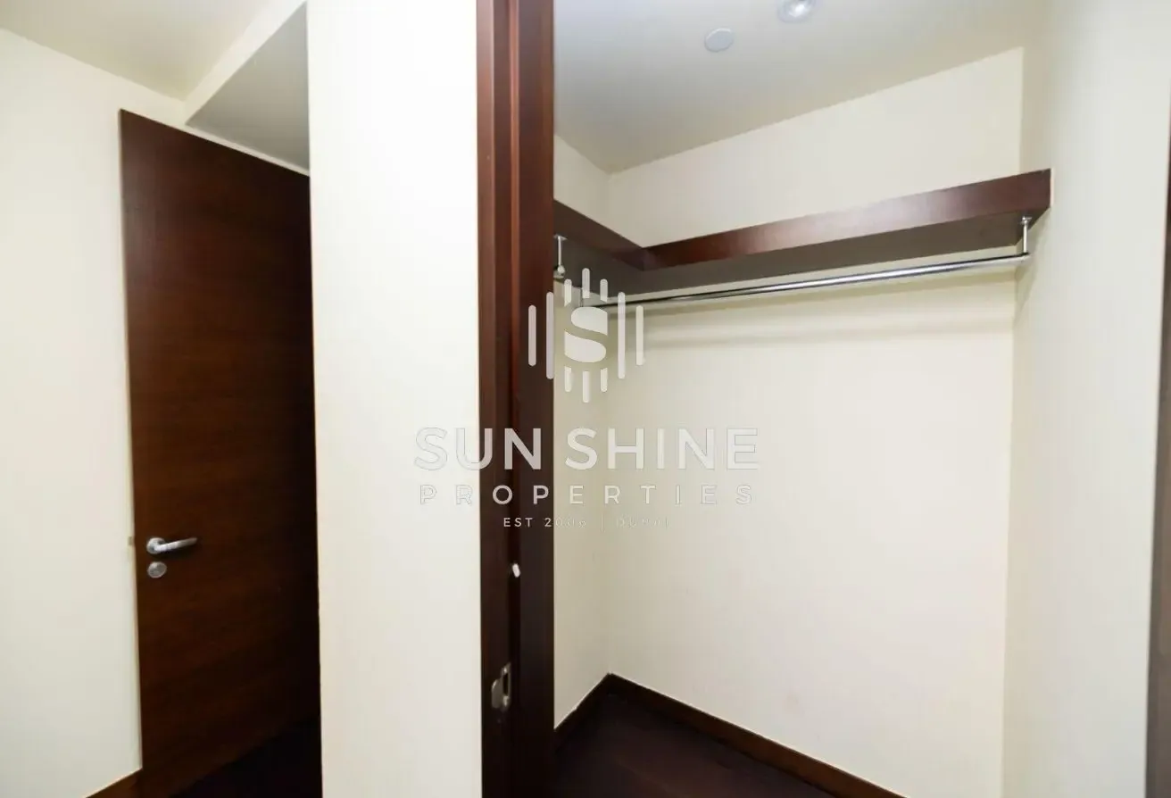 Vacant - Full Fountain View - High Floor