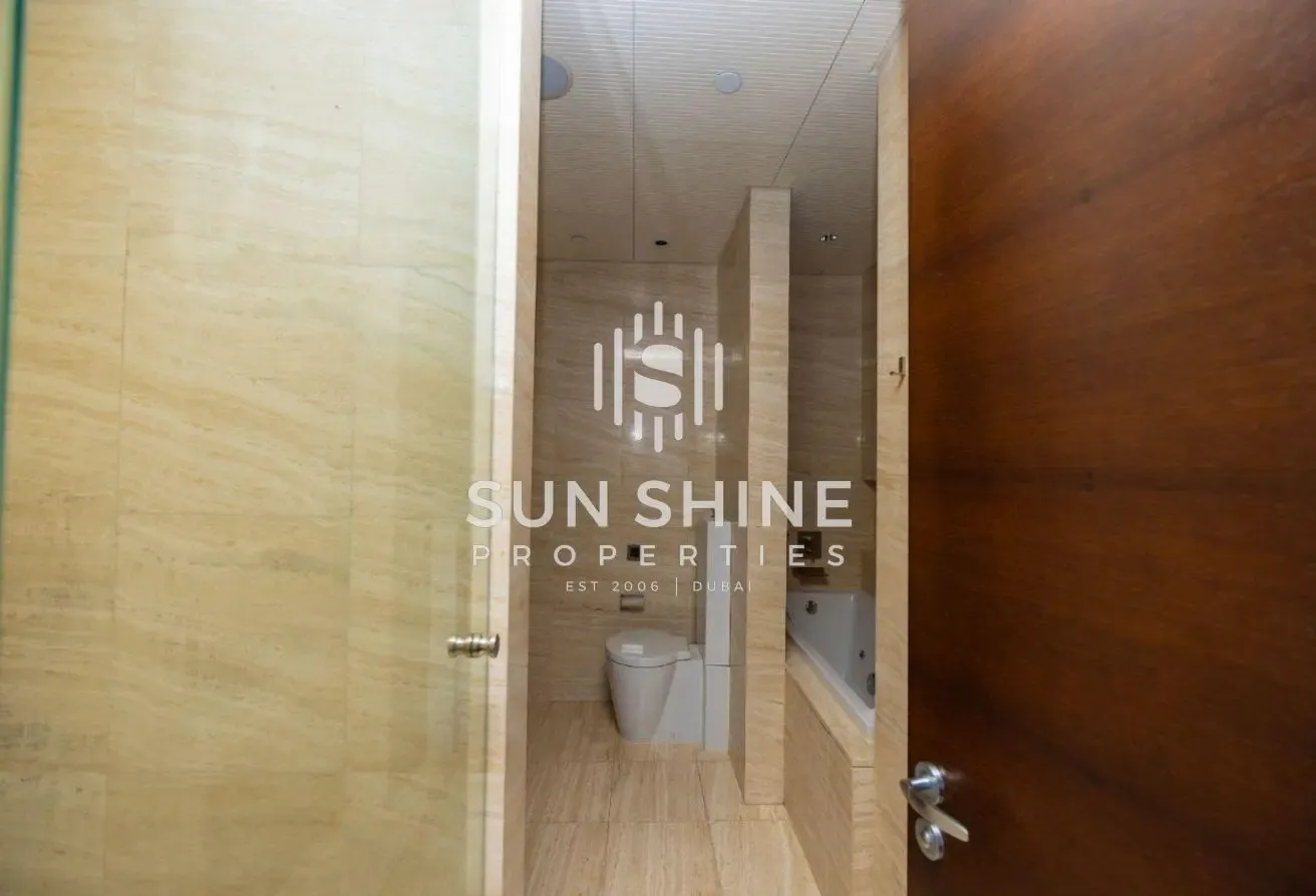 Vacant - Full Fountain View - High Floor