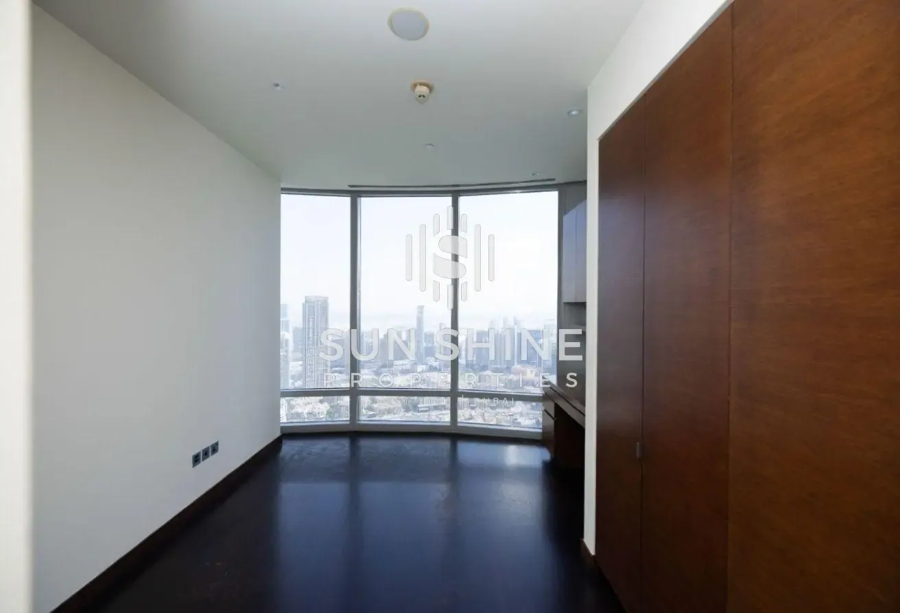 Vacant - Full Fountain View - High Floor