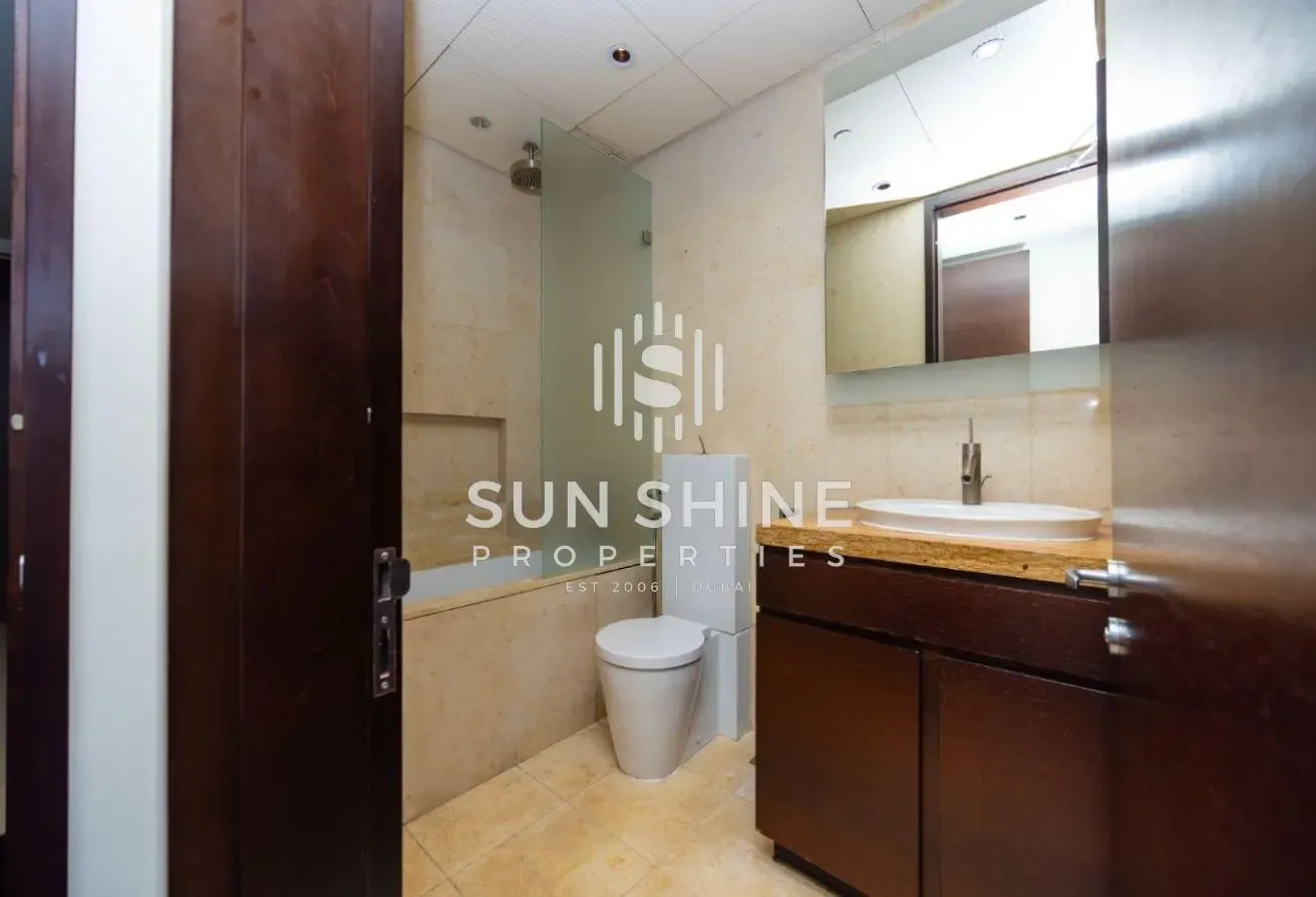 Vacant - Full Fountain View - High Floor