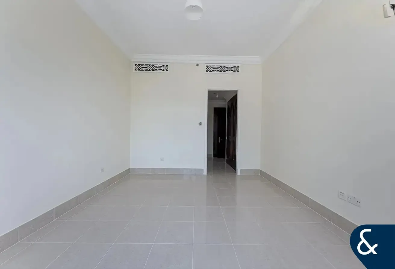 Vacant Now | Lake View | Prime Location