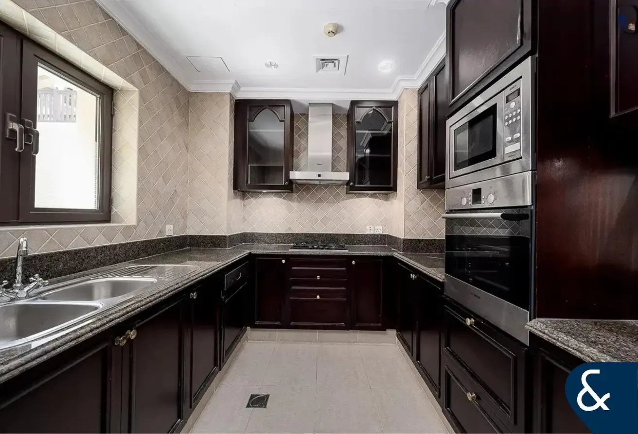 Vacant Now | Lake View | Prime Location