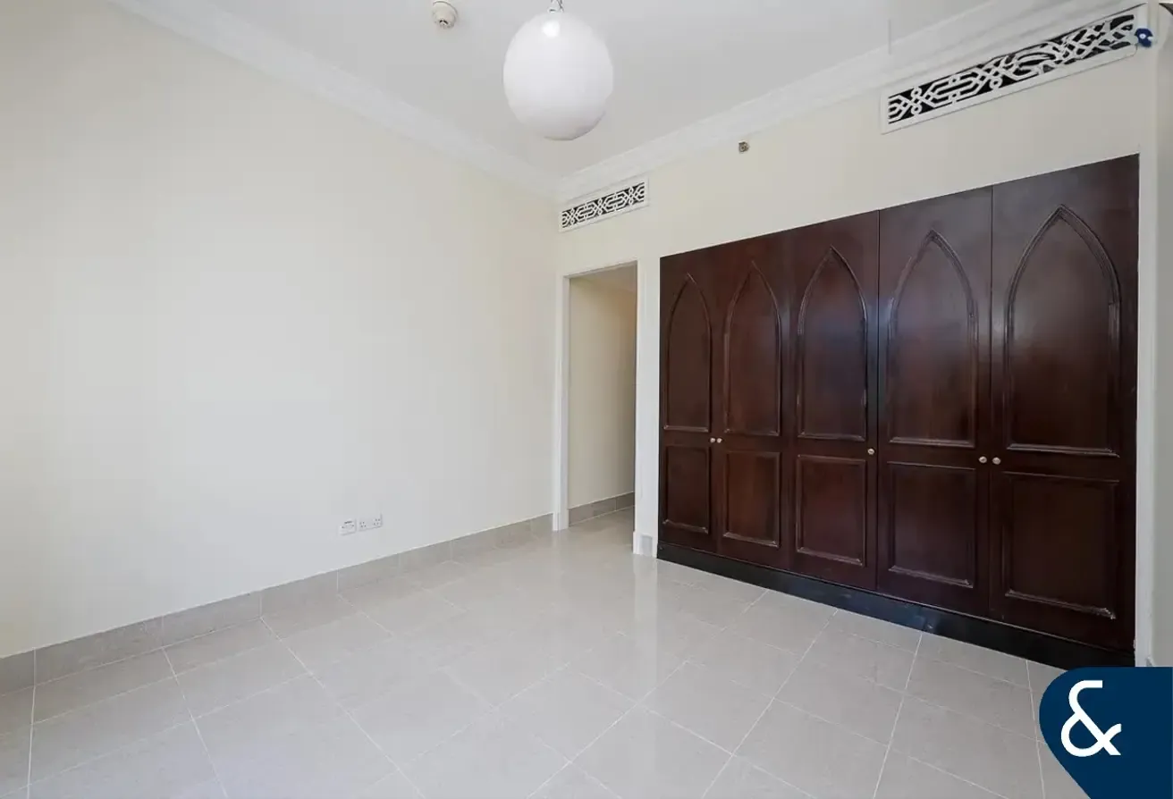 Vacant Now | Lake View | Prime Location