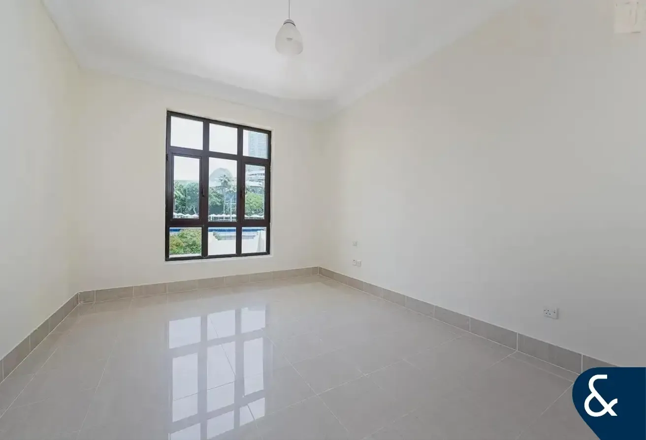 Vacant Now | Lake View | Prime Location