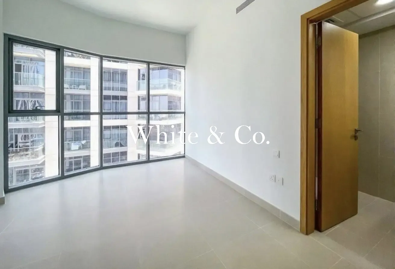 Burj Khalifa View | Unfurnished | Vacant