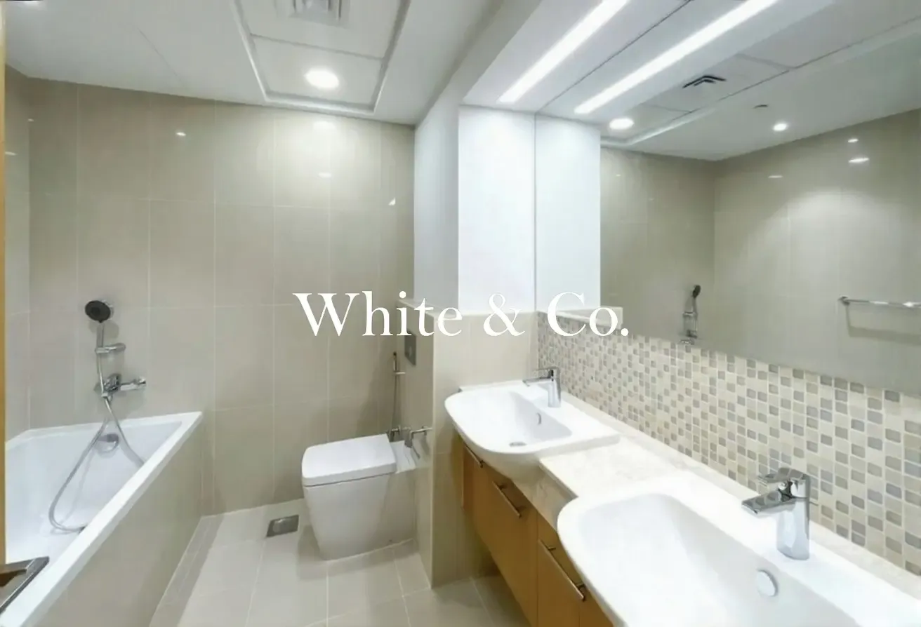 Burj Khalifa View | Unfurnished | Vacant