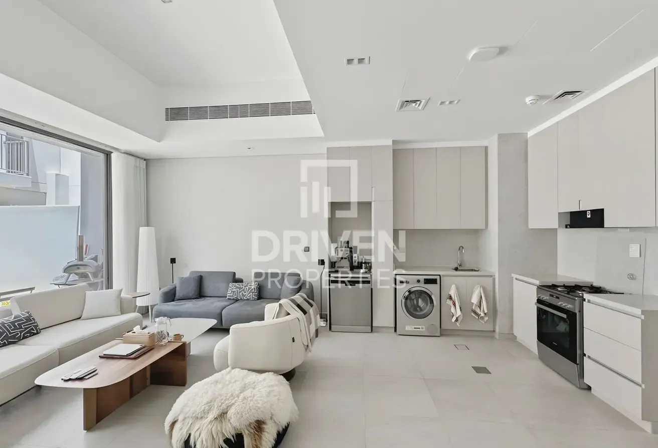 Fully Furnished | Tenanted | Back to Back