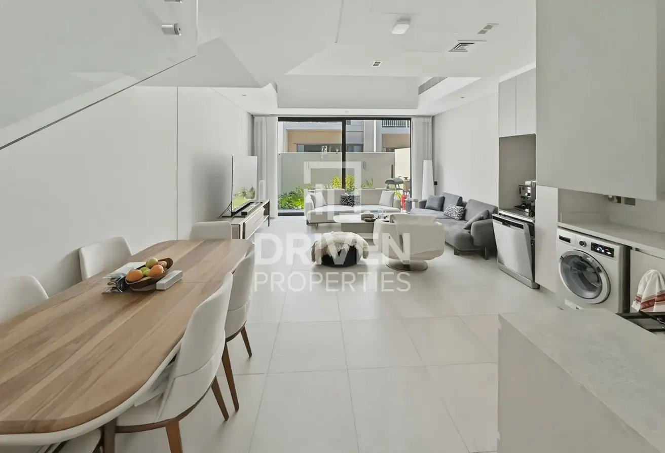 Fully Furnished | Tenanted | Back to Back