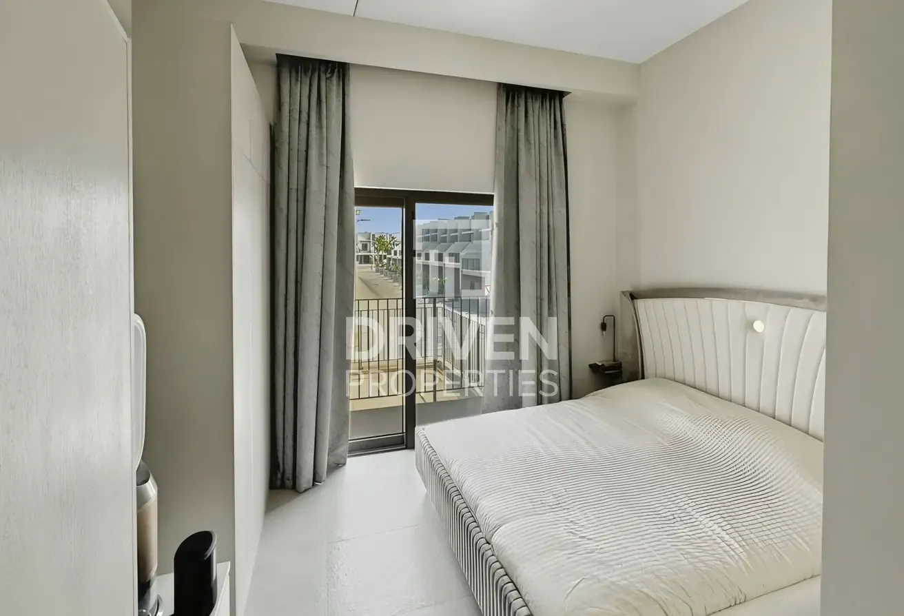 Fully Furnished | Tenanted | Back to Back