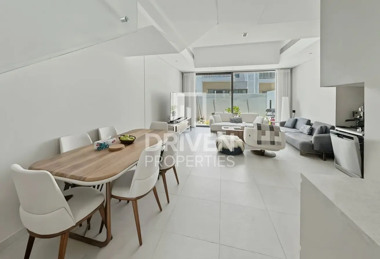 Fully Furnished | Tenanted | Back to Back