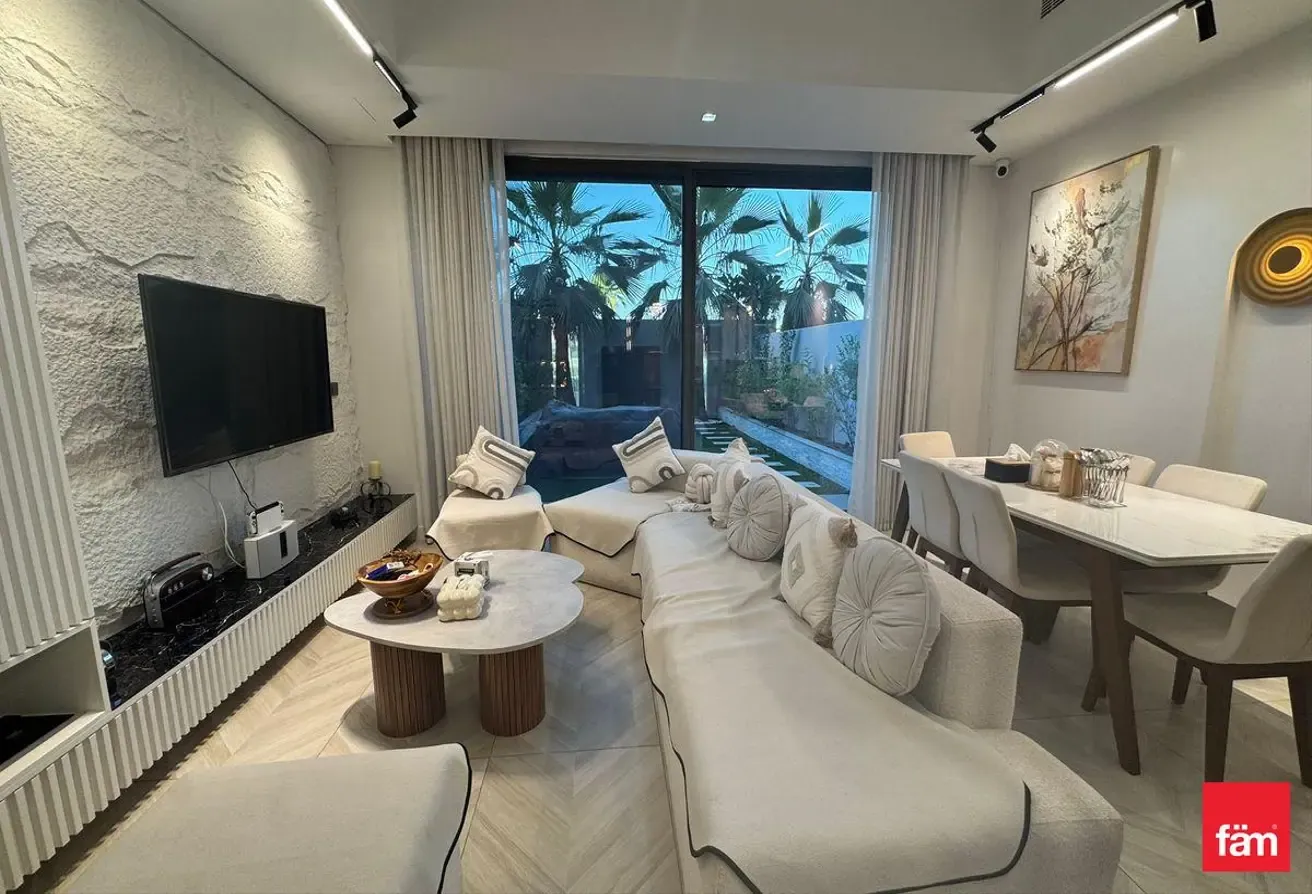 Single Row | Fully Upgraded | Fully Furnished