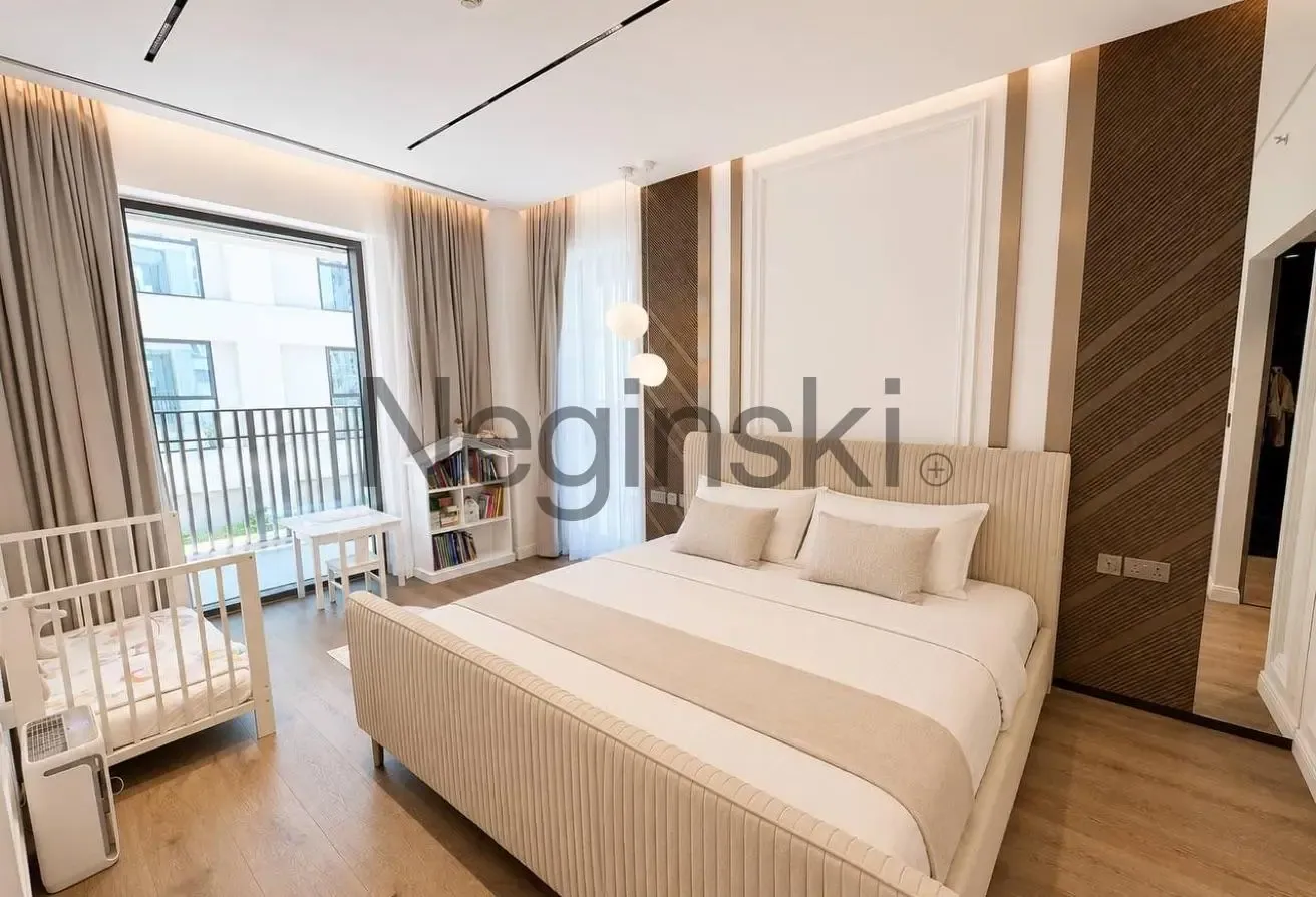 UNIQUE LAYOUT | FULLY UPGRADED | BEACH ACCESS