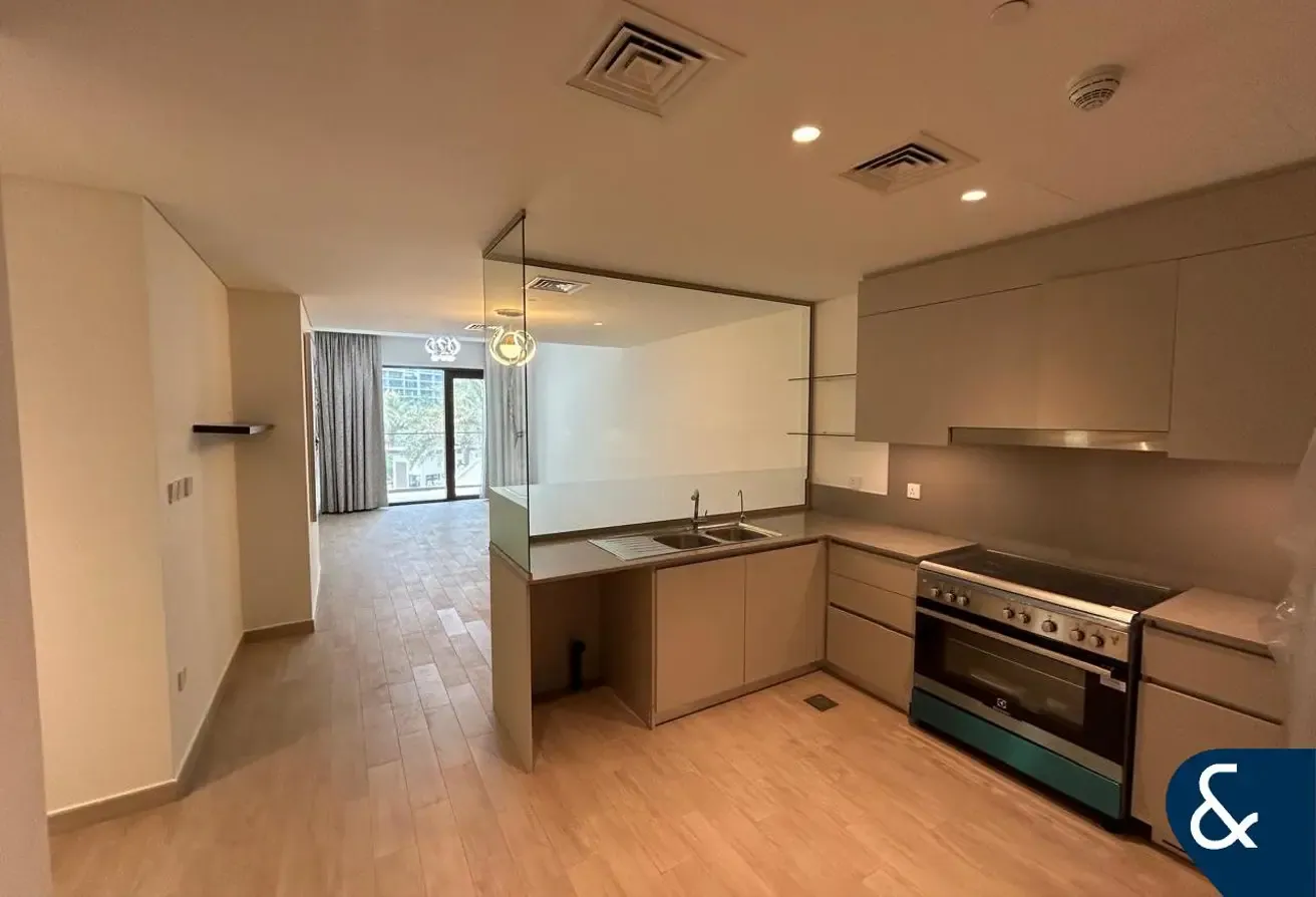 Rare 3 Bedrooms | Vacant Now | Beach Views