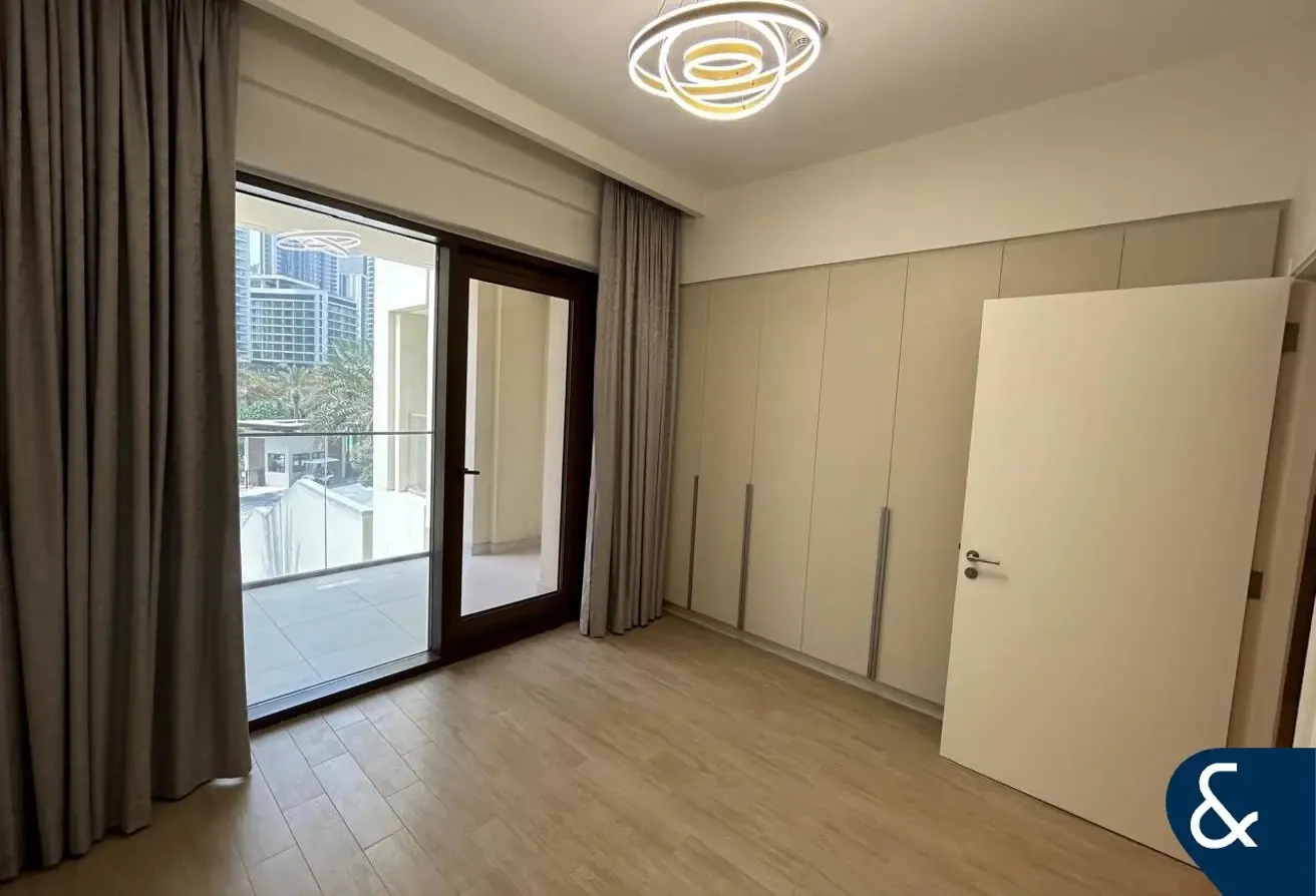 Rare 3 Bedrooms | Vacant Now | Beach Views