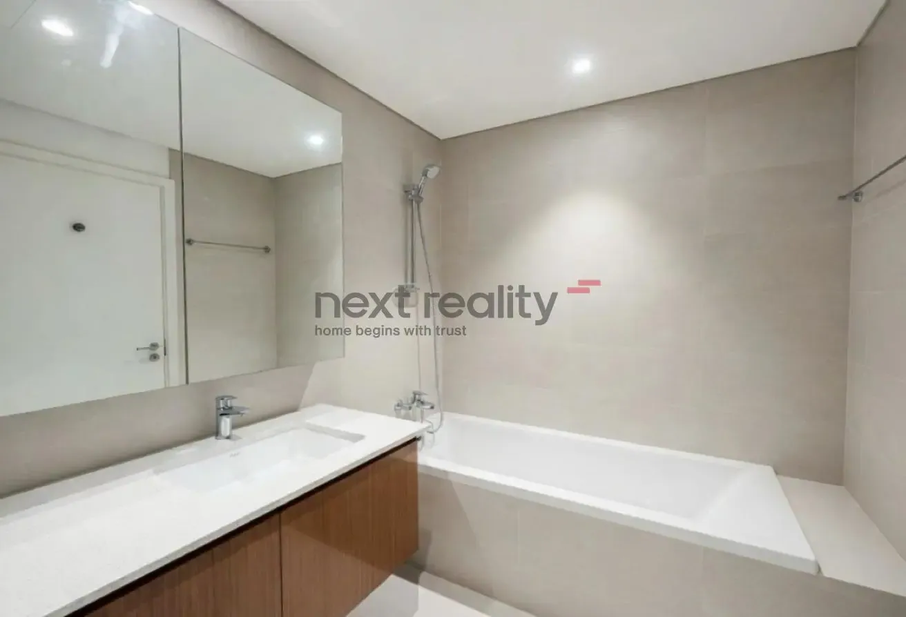 Elegant 3BR Apartment | Creek Beach Living