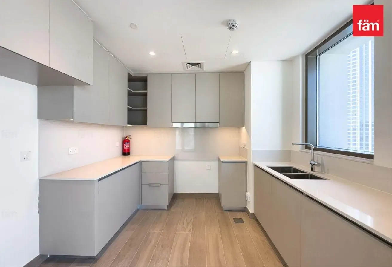 Elegant 3br | Wide Open Layout | Vacant