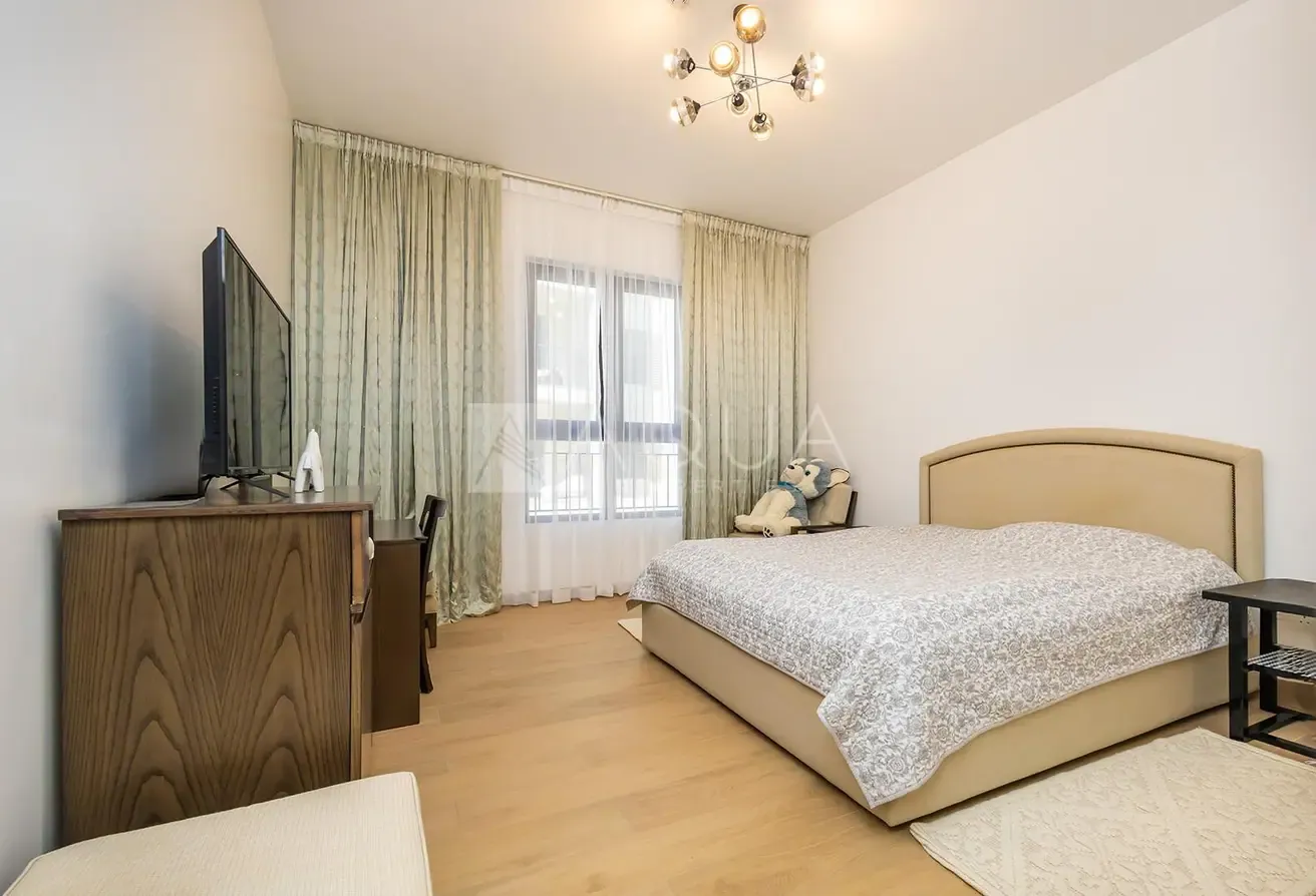 Fully Furnished I Best Lay Out I Community View