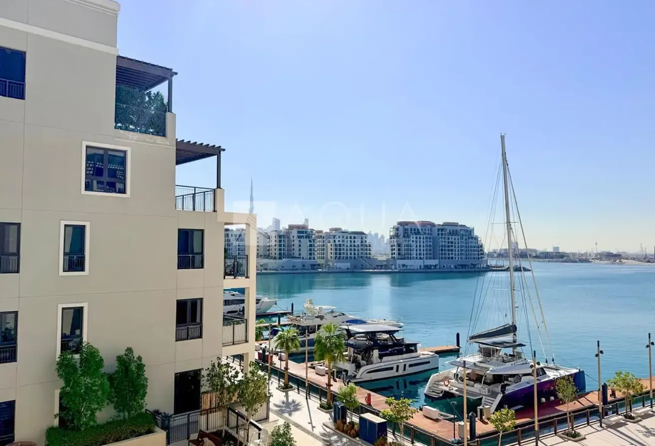 Exclusive Stunning Marina View Apartment