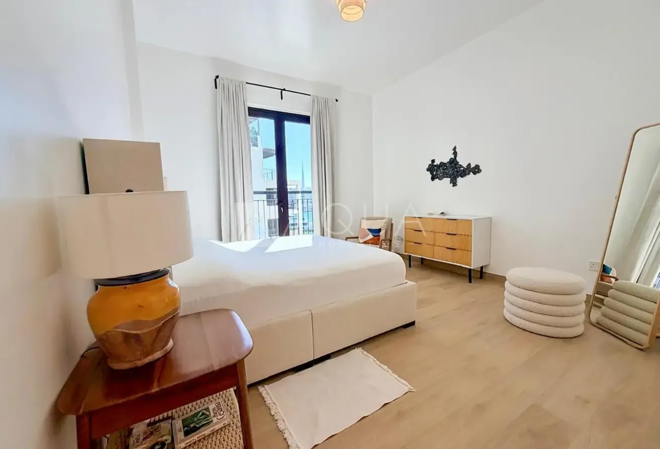 Exclusive Stunning Marina View Apartment