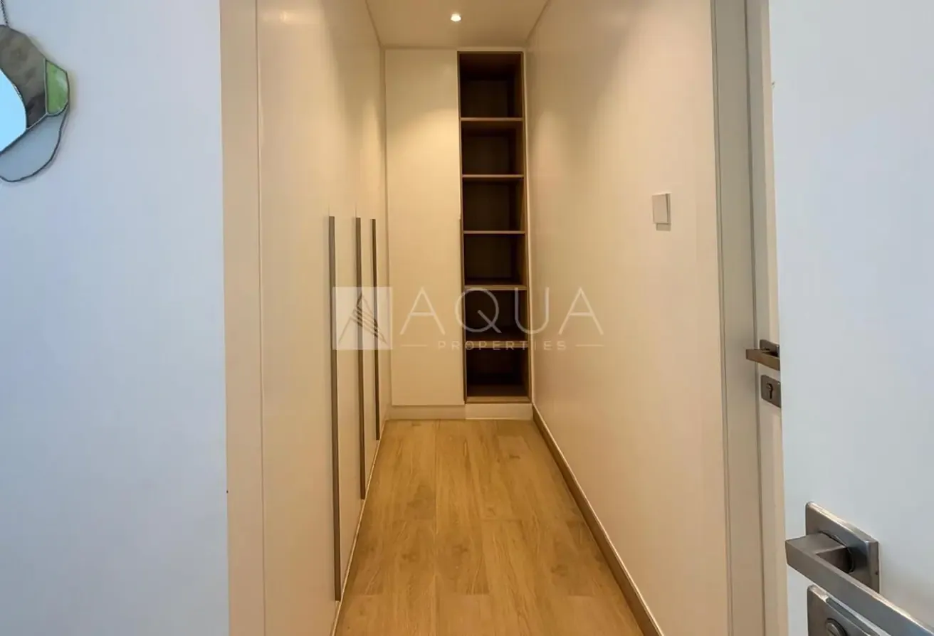 Exclusive Stunning Marina View Apartment
