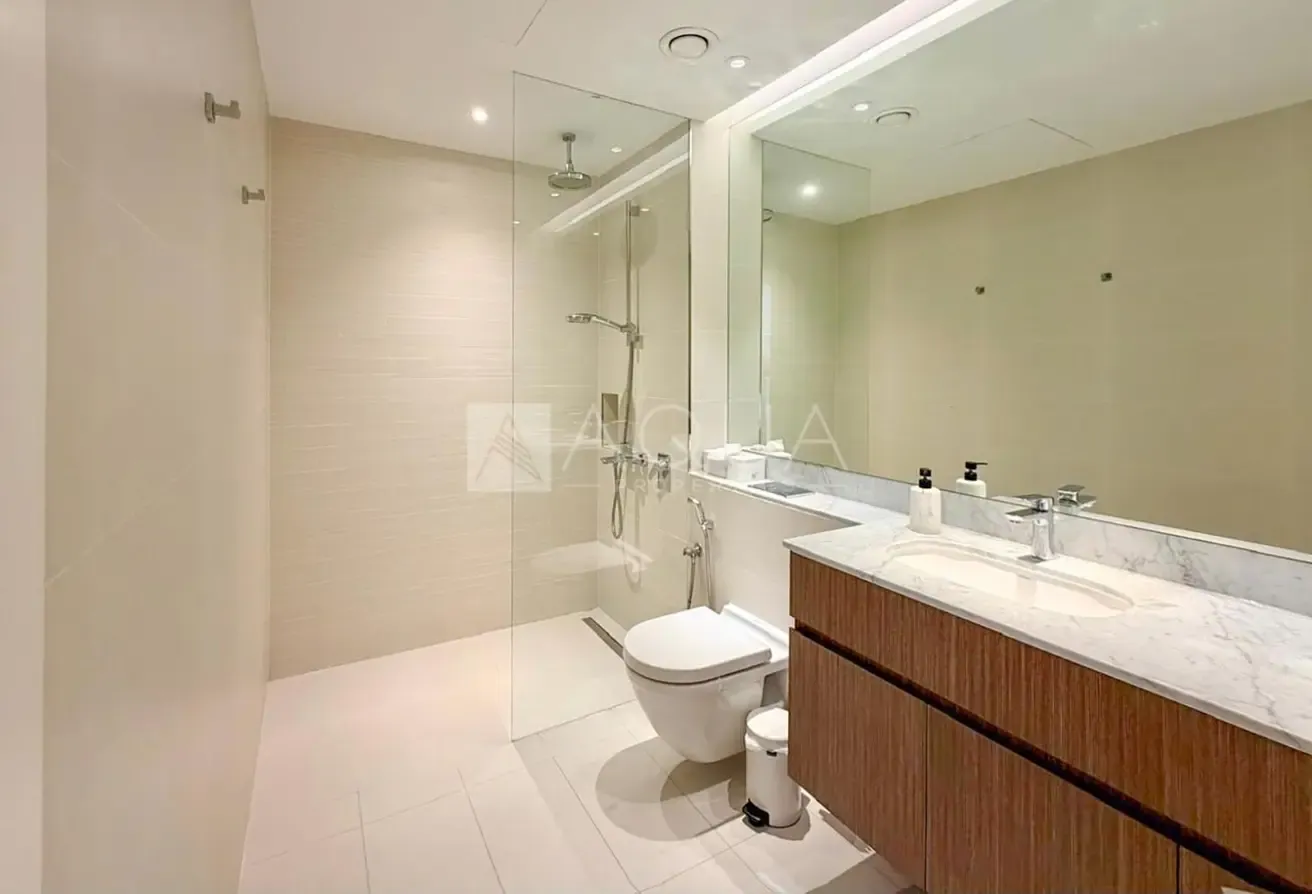 Exclusive Stunning Marina View Apartment