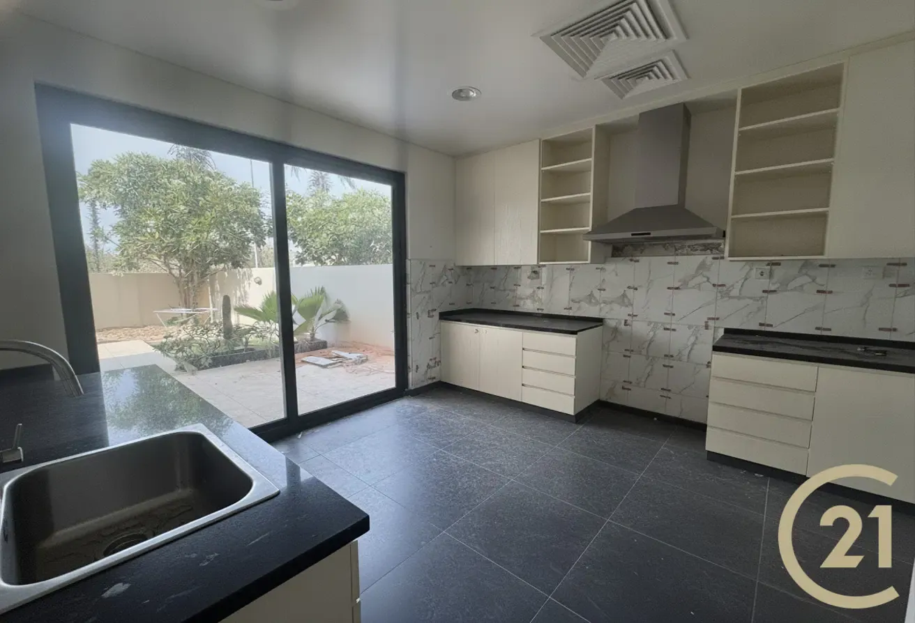 5 Bedroom | Maids | Vacant | Single Row
