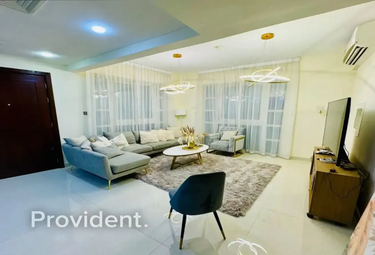 Fully Furnished | Vacant | Huge Layout