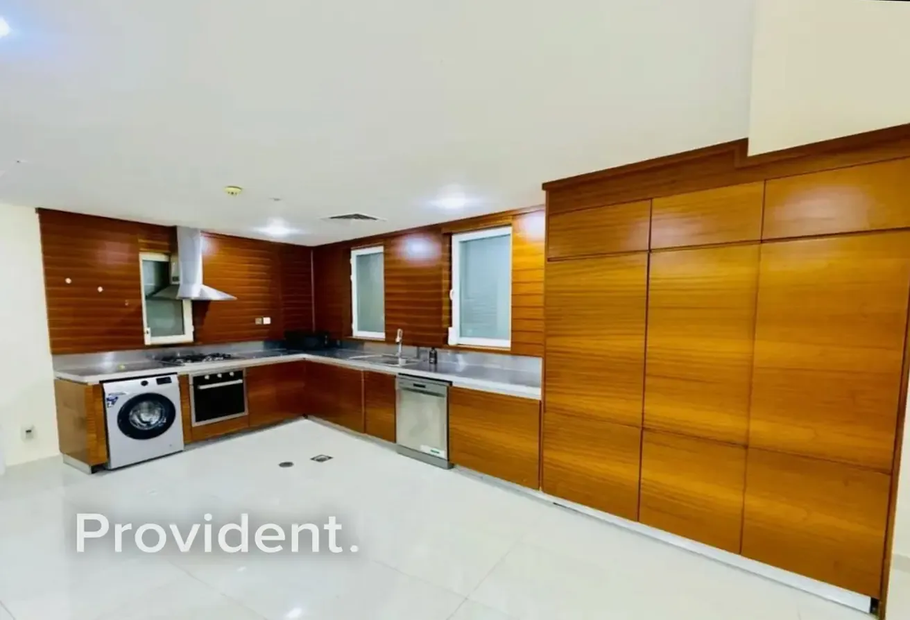 Fully Furnished | Vacant | Huge Layout