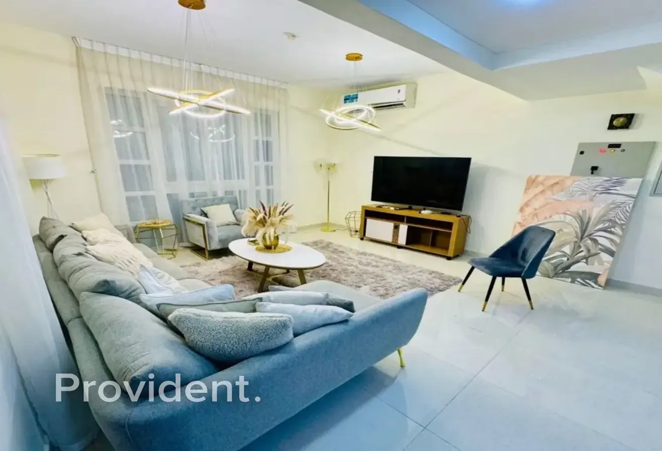 Fully Furnished | Vacant | Corner Unit