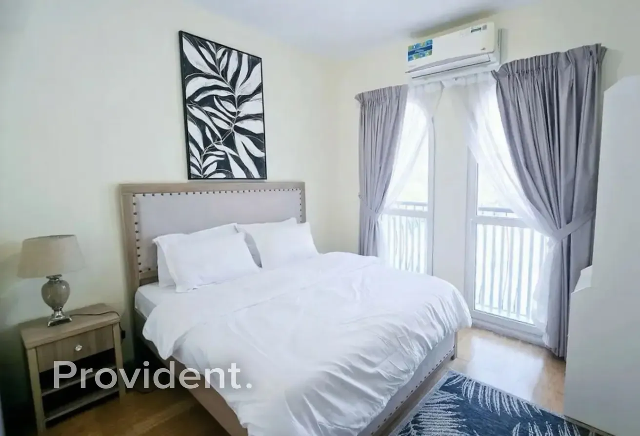 Fully Furnished | Vacant | Corner Unit