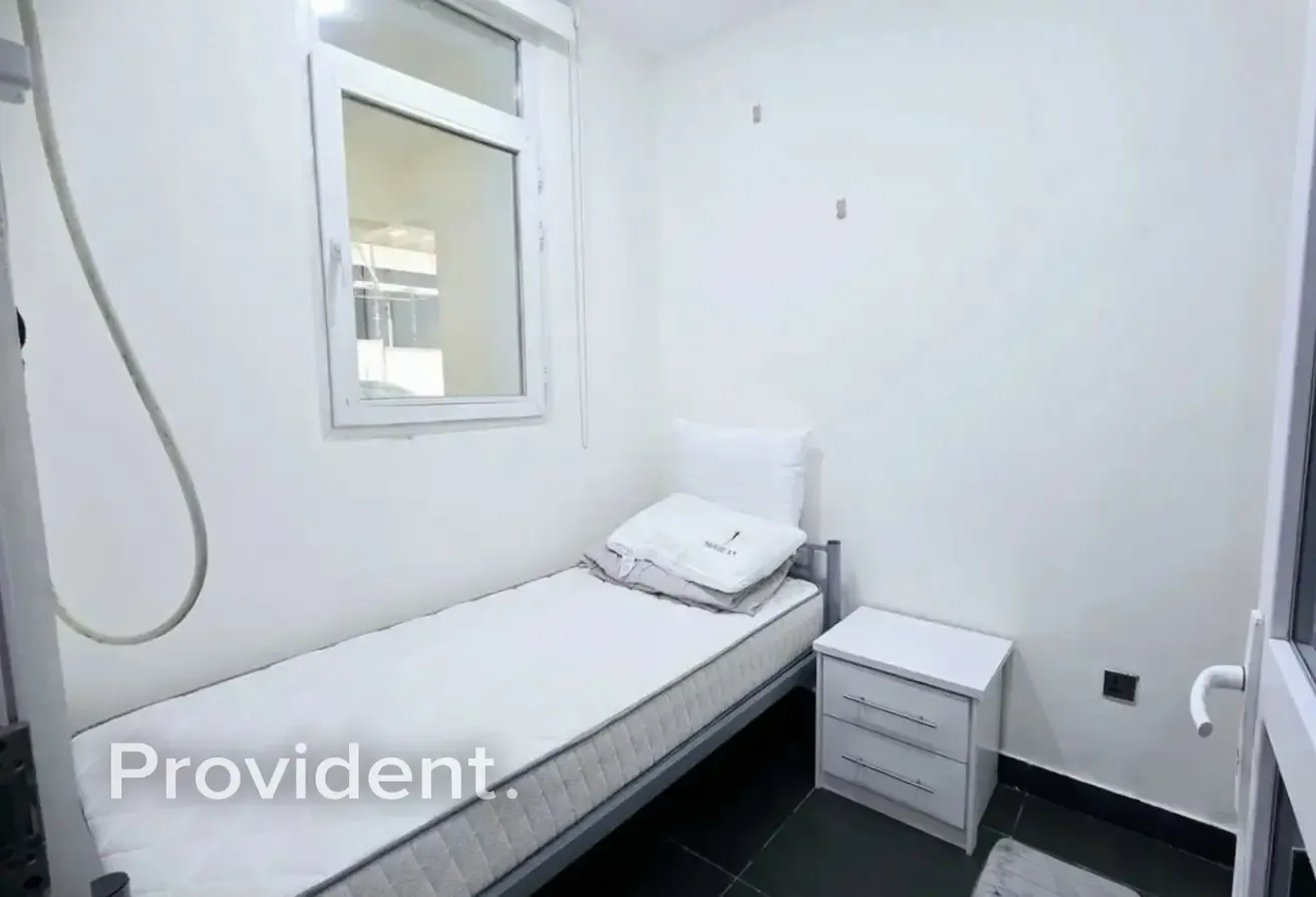 Fully Furnished | Vacant | Corner Unit